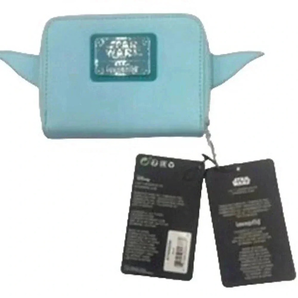 NWT Star Wars Yoda Hologram Loungefly Disney Glow in the Dark Wallet - Picture 3 of 9